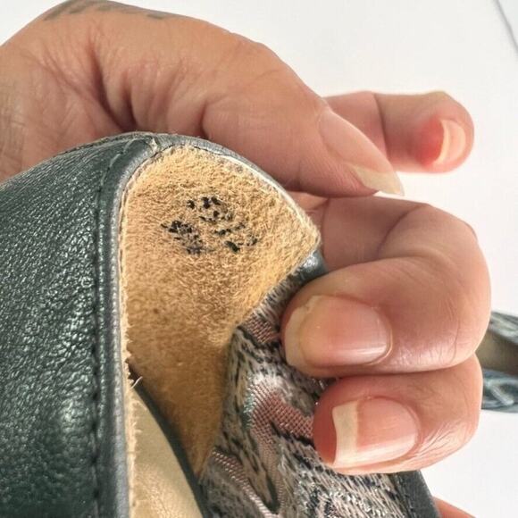 J. Renee Shoe Womens 9 M Heel Pump Blue Chevron Pattern Pointed Toe Leather Upp - Picture 9 of 12